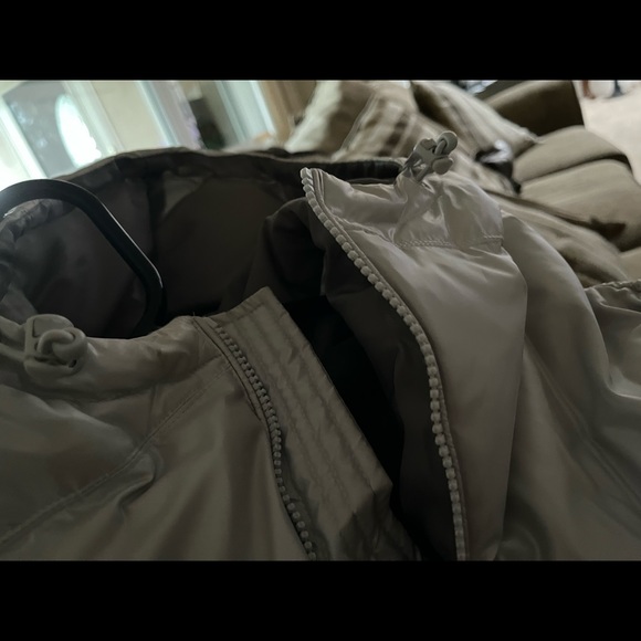 COPY - Jacket light gray sleeveless. Great look. SizeL. Hood . Zipper down& poc… - Picture 8 of 9